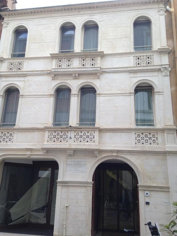 Borgoleoni 18 - Room And Breakfast Ferrara Luaran gambar